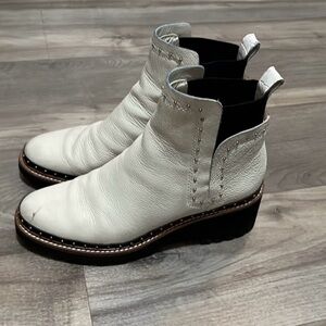 Dolce Vita Off white Chelsea Boots - Leather- Size 8.5